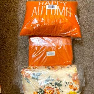 Queen Size Comforter, Sheet Set and Decorative Pillow. Ideal for the season!